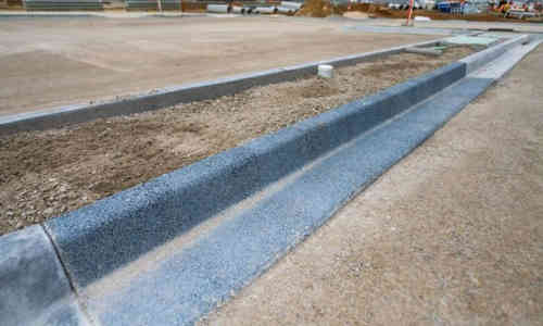 Australia's first recycled-rubber kerbs developed for the Pakenham Level Crossing Removal Project