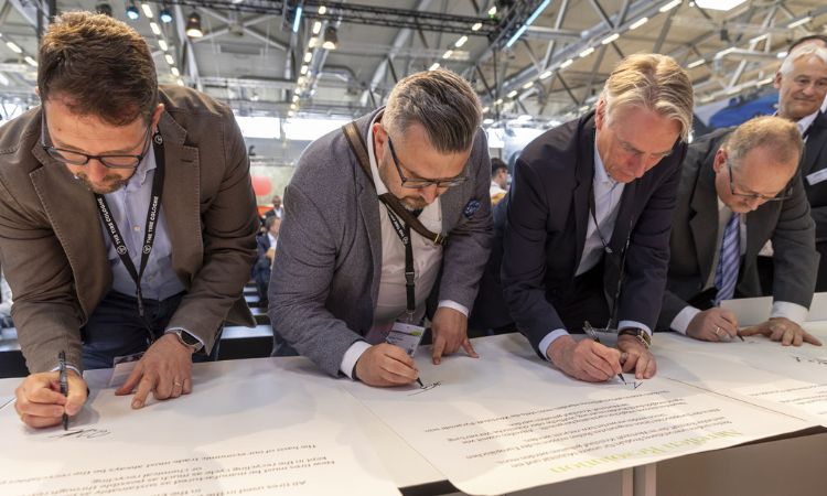 AZuR Used Tire Resolution officially signed at The Tire Cologne 2024