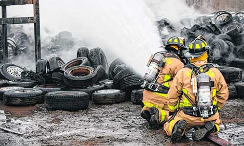 Huge tire fire engulfs Garden City in Columbus